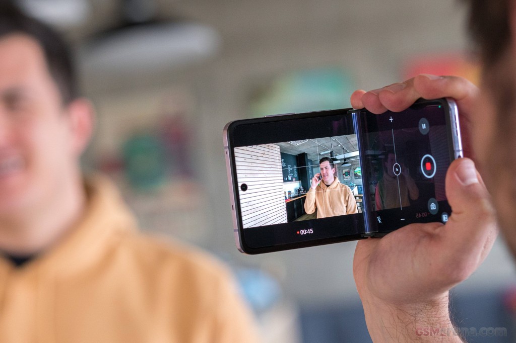 Oppo Find N2 Flip hands-on photo 51