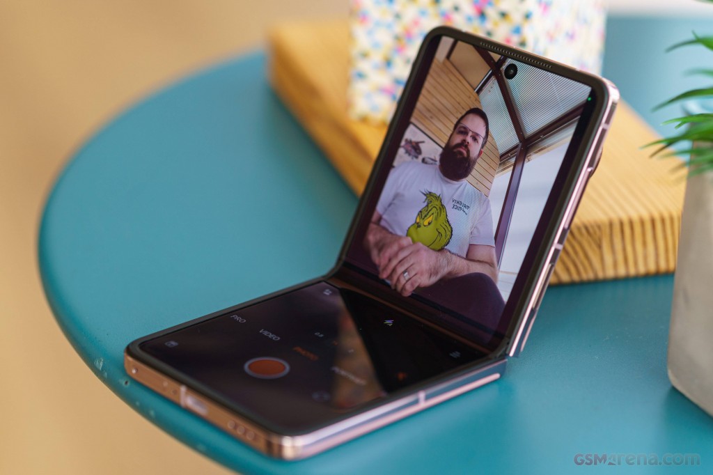 Oppo Find N3 Flip hands-on photo 28