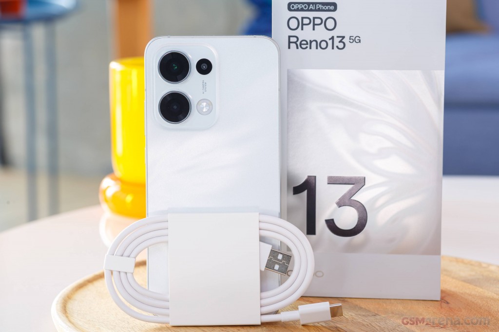 Oppo Reno13 hands-on photo 1