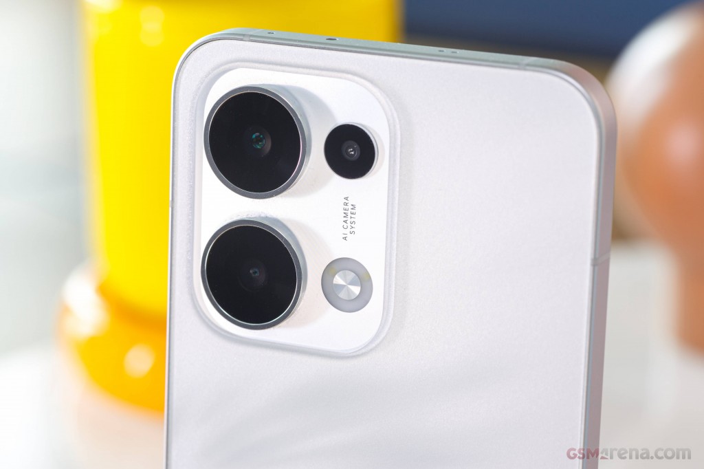 Oppo Reno13 hands-on photo 4