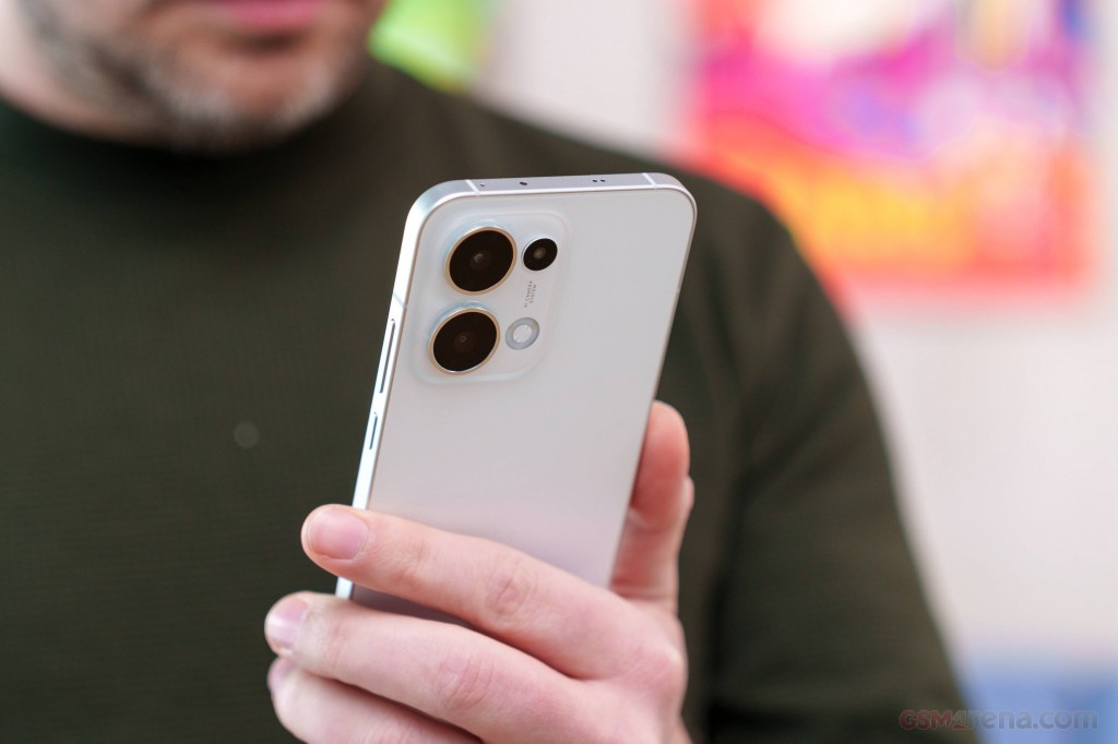 Oppo Reno13 hands-on photo 5