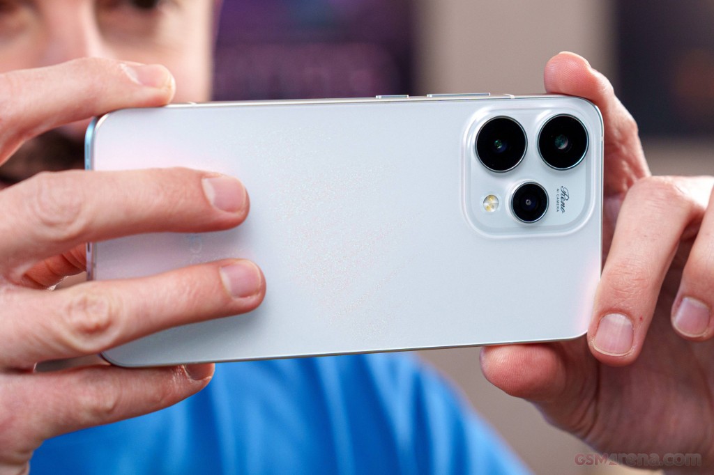 Oppo Reno15 hands-on photo 15