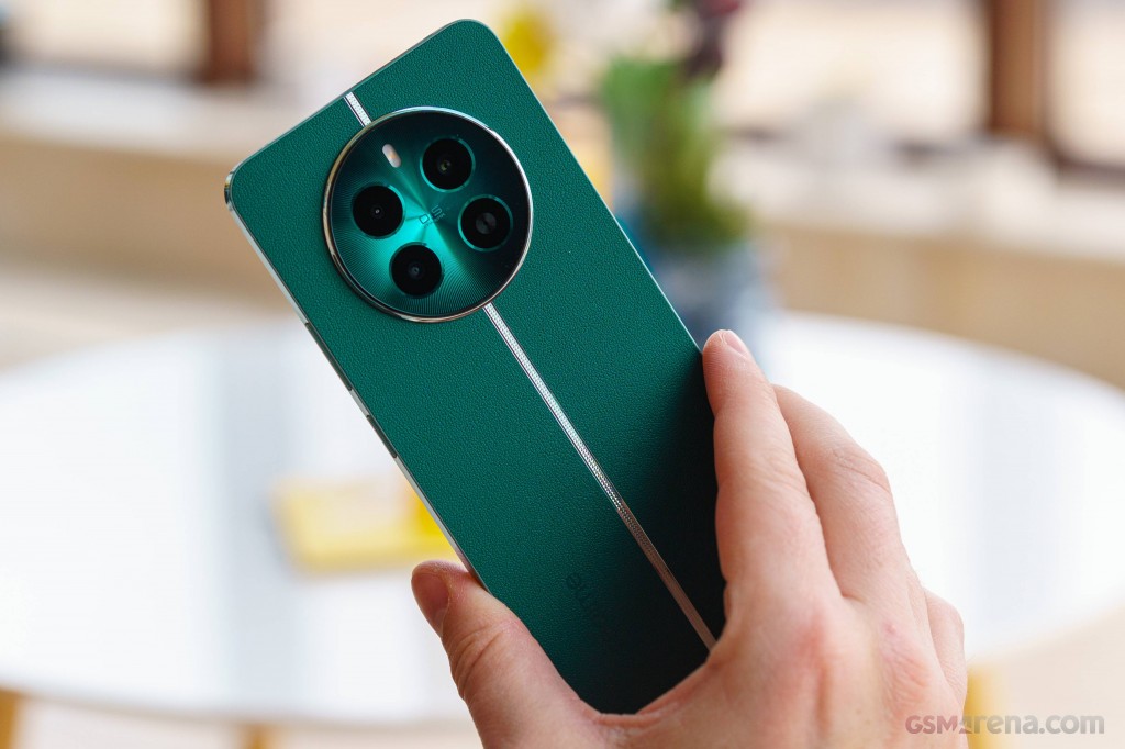 Realme 12+ hands-on photo 25
