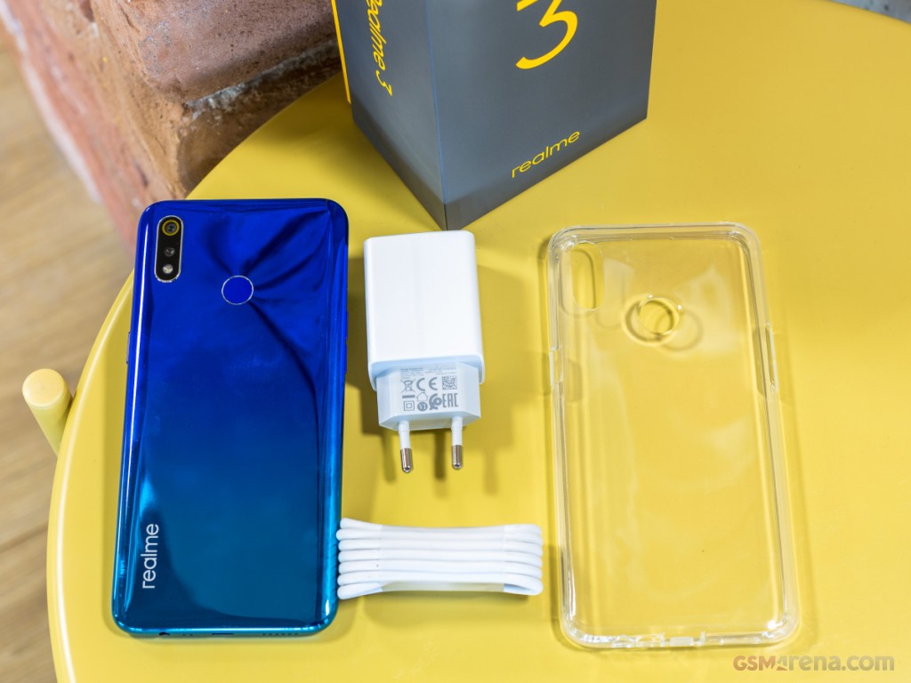 Realme 3 hands-on photo 1