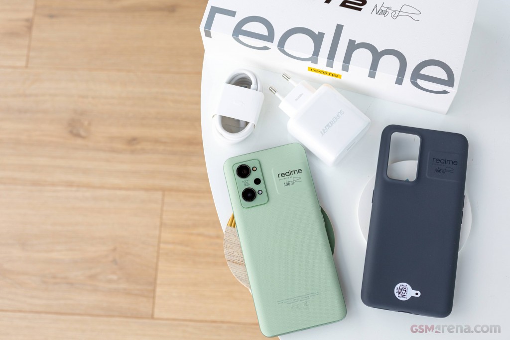 Realme GT2 hands-on photo 1