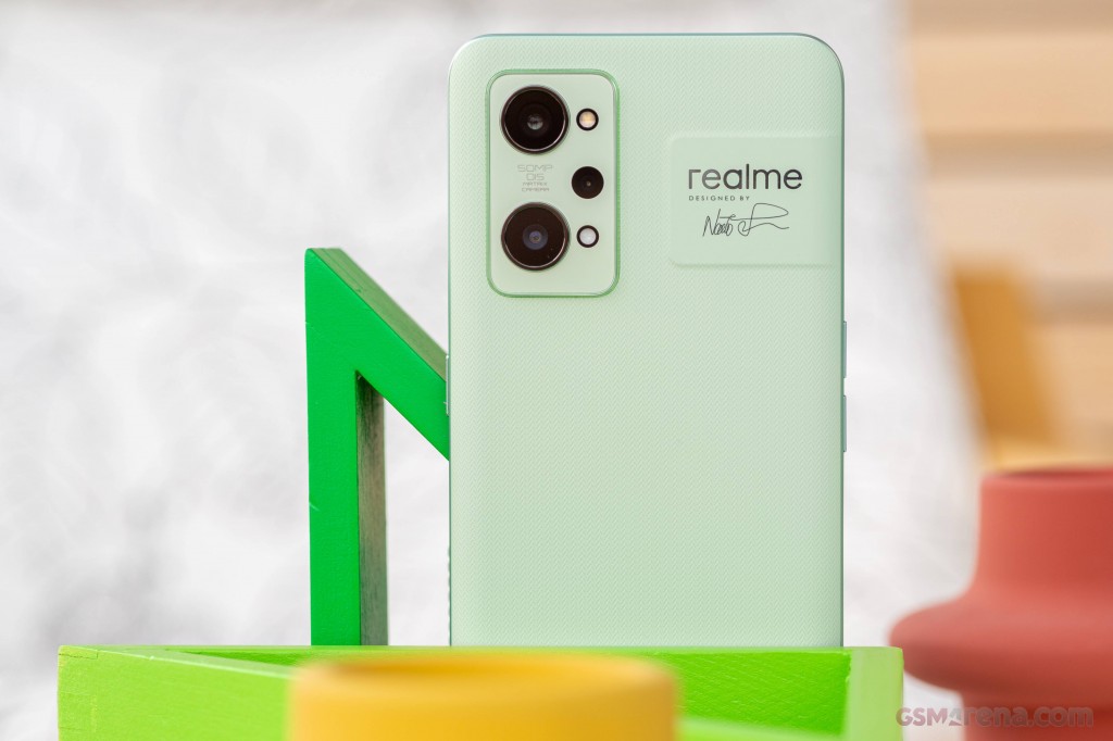 Realme GT2 hands-on photo 6