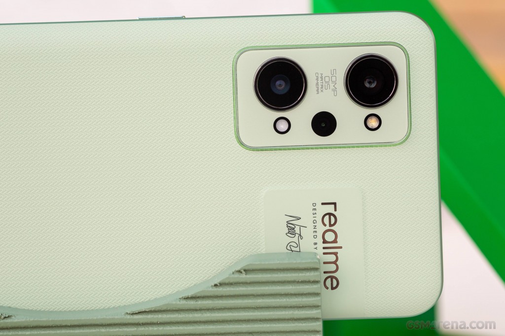 Realme GT2 hands-on photo 10