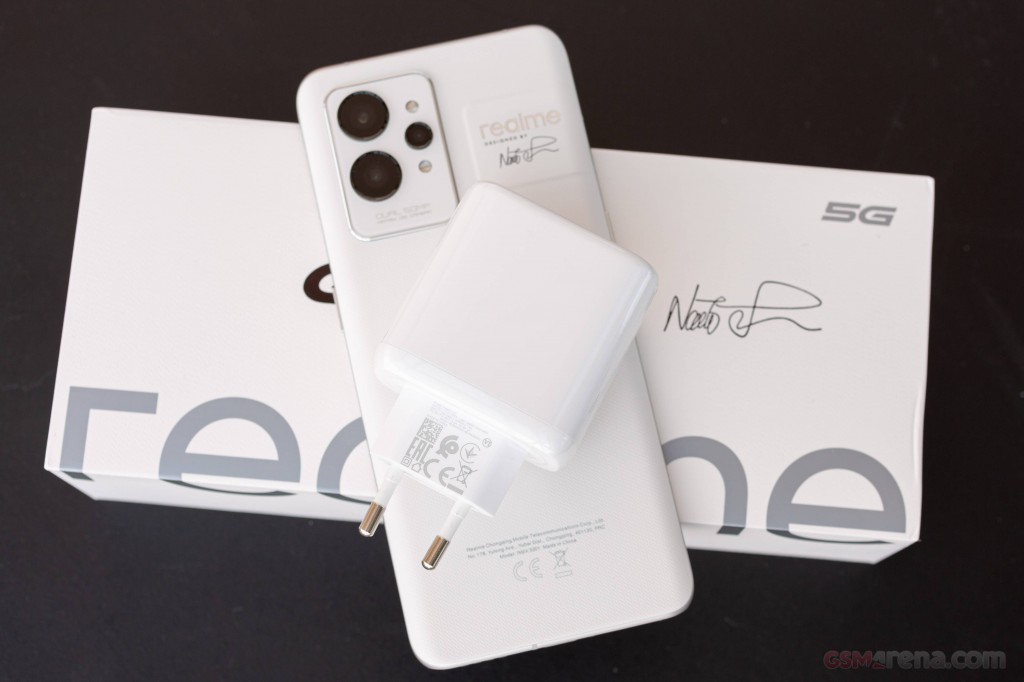 Realme GT2 Pro hands-on photo 1