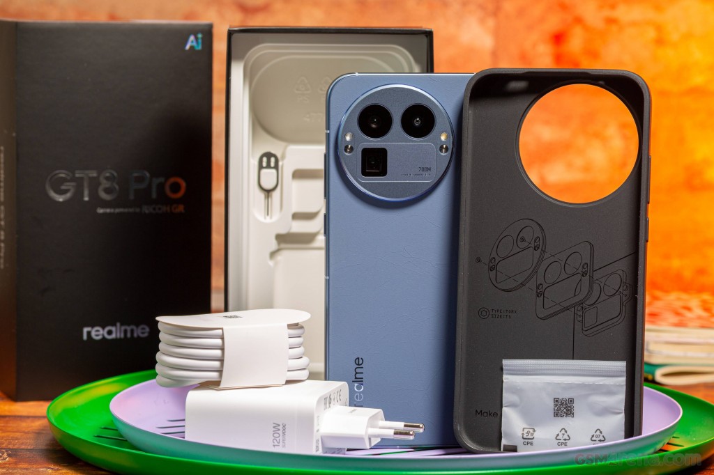Realme GT 8 Pro hands-on photo 1