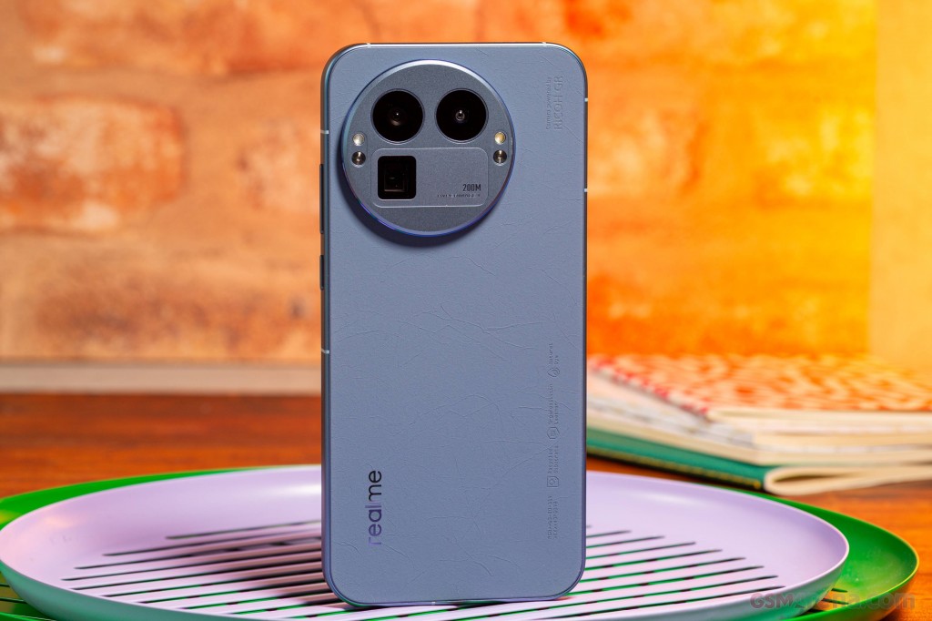 Realme GT 8 Pro hands-on photo 3