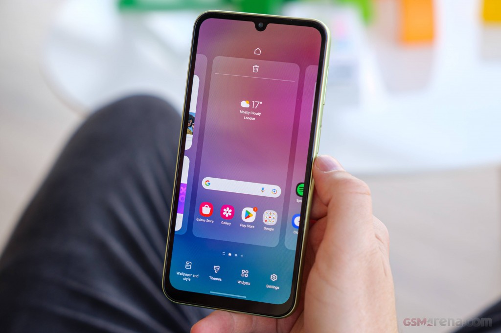 Samsung Galaxy A24 4G hands-on photo 24