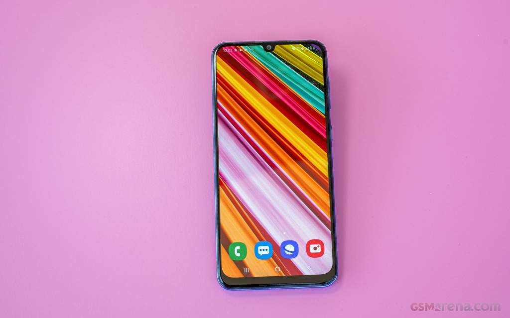 Samsung Galaxy A30 hands-on photo 3