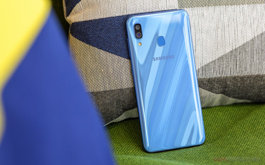 Samsung Galaxy A30 hands-on photo 4