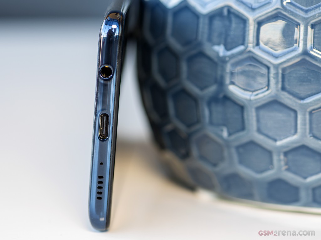 Samsung Galaxy A51 hands-on photo 8