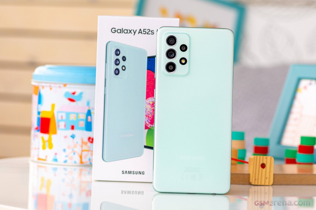 Samsung Galaxy A52s 5G hands-on photo 1