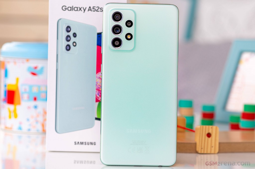 Samsung Galaxy A52s 5G hands-on photo 2