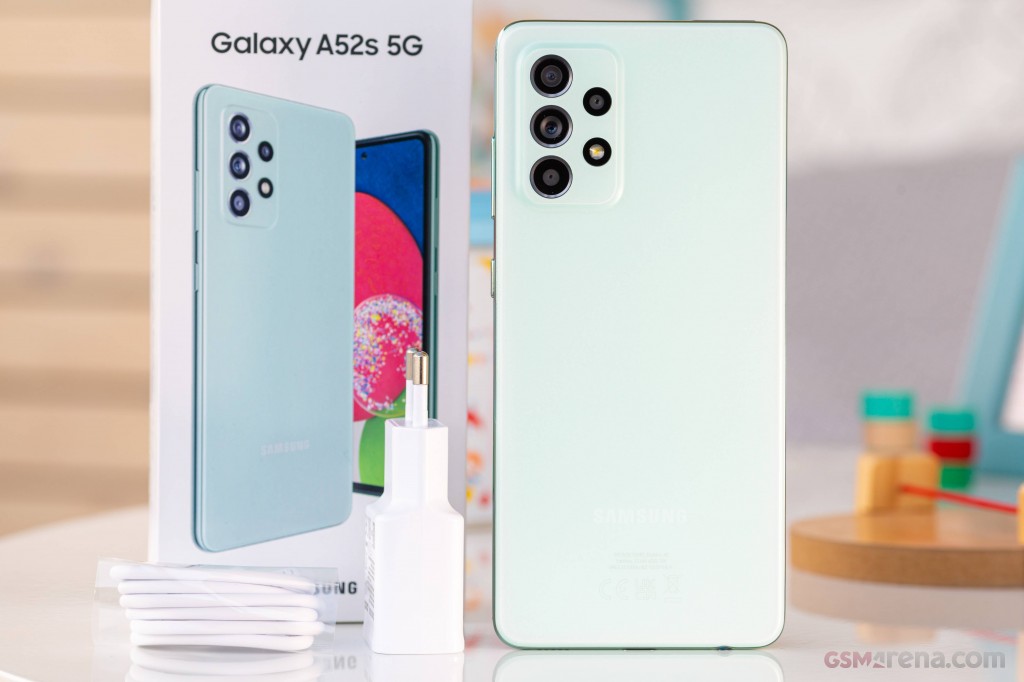 Samsung Galaxy A52s 5G hands-on photo 12