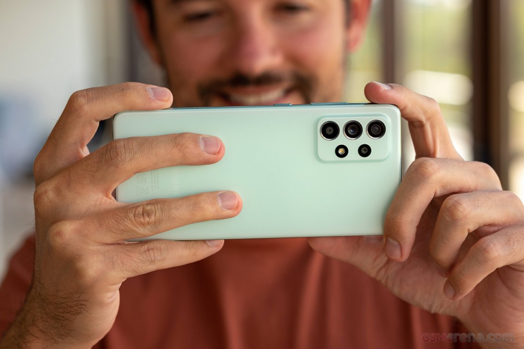 Samsung Galaxy A52s 5G hands-on photo 24