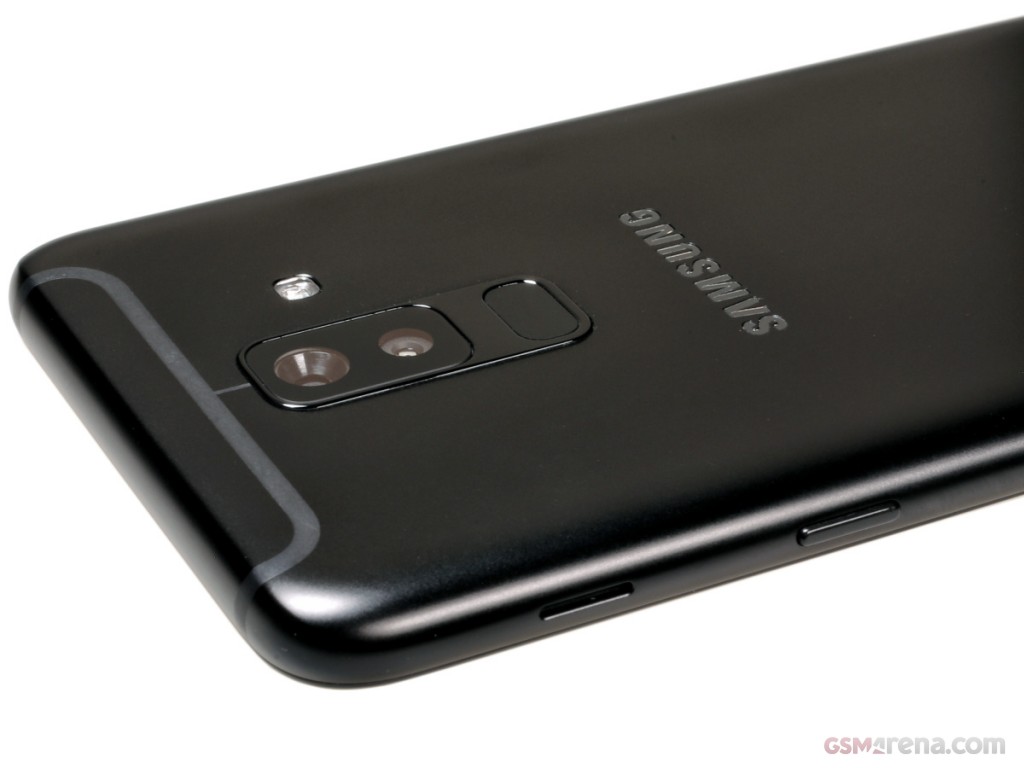 Samsung Galaxy A6+ (2018) hands-on photo 8