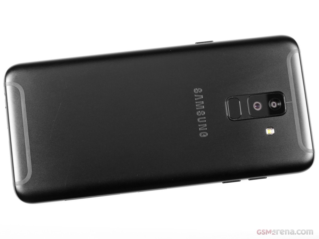 Samsung Galaxy A6+ (2018) hands-on photo 11