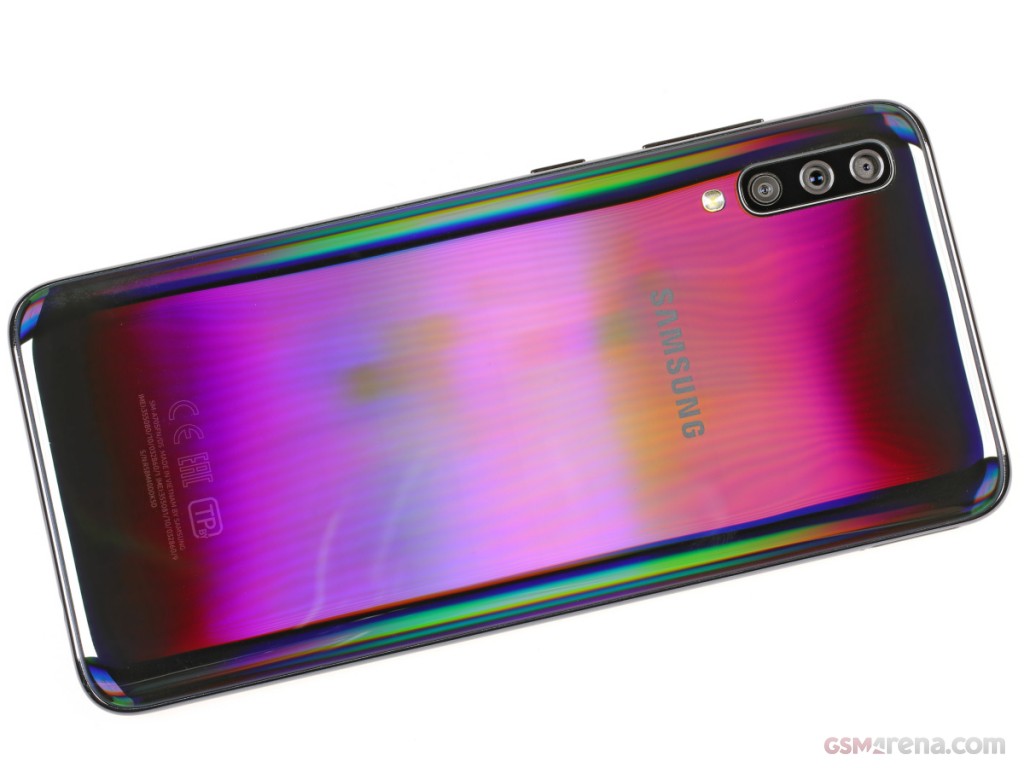 Samsung Galaxy A70 hands-on photo 3