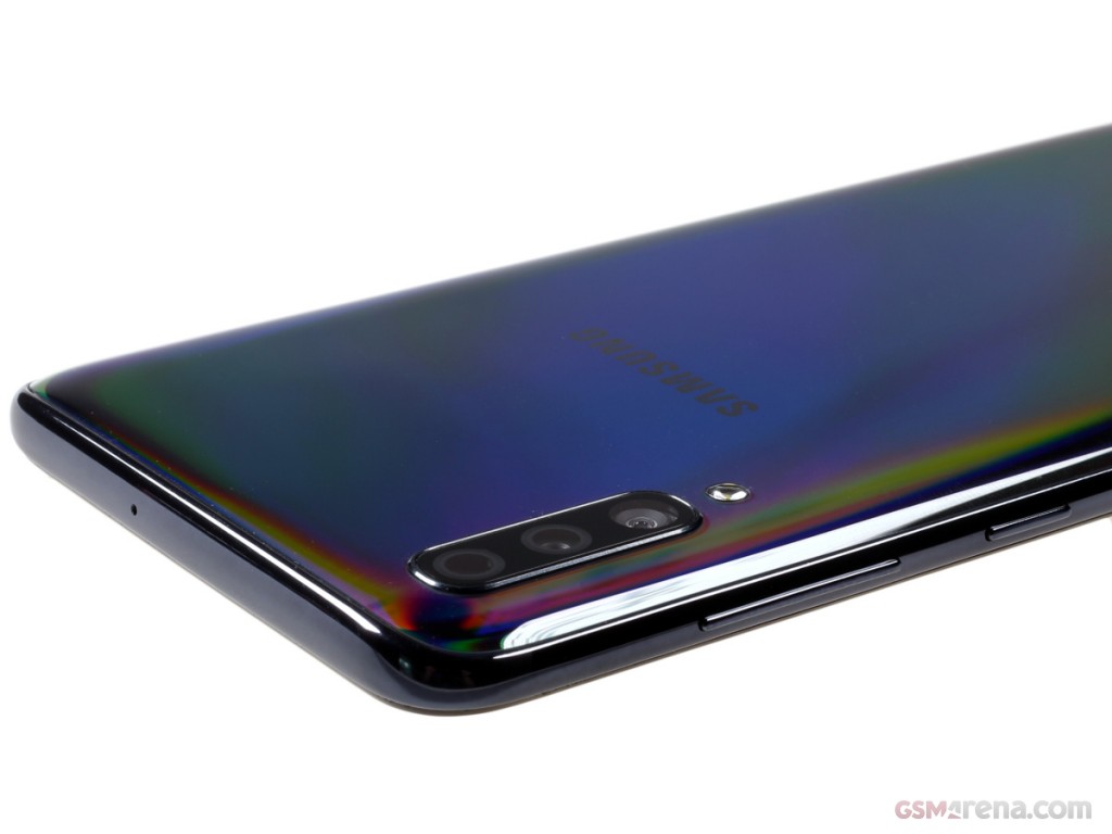 Samsung Galaxy A70 hands-on photo 5