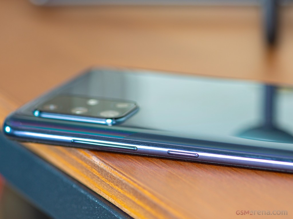 Samsung Galaxy A71 hands-on photo 11