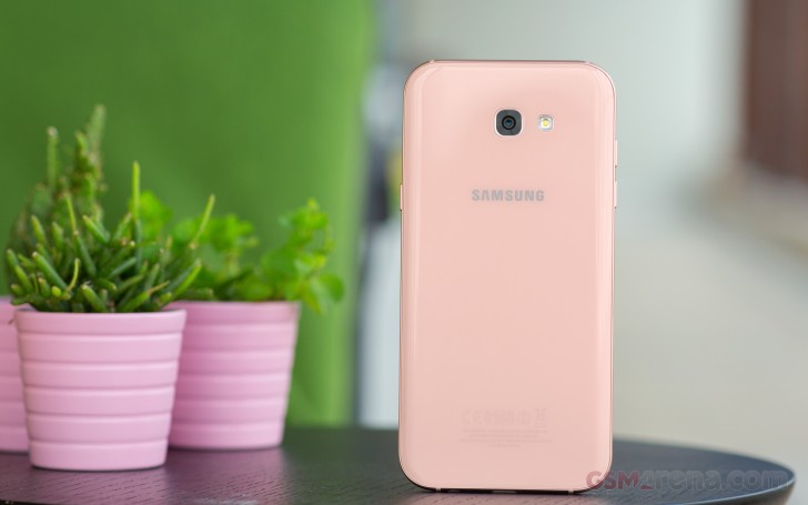 Samsung Galaxy A7 (2017) hands-on photo 3
