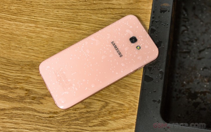 Samsung Galaxy A7 (2017) hands-on photo 4