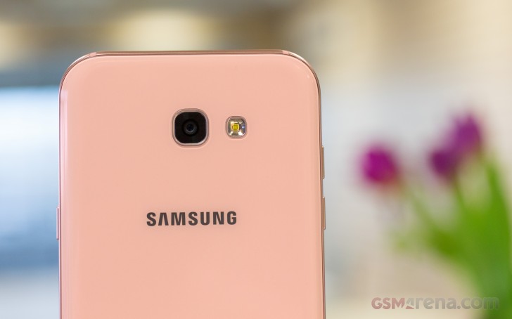 Samsung Galaxy A7 (2017) hands-on photo 5