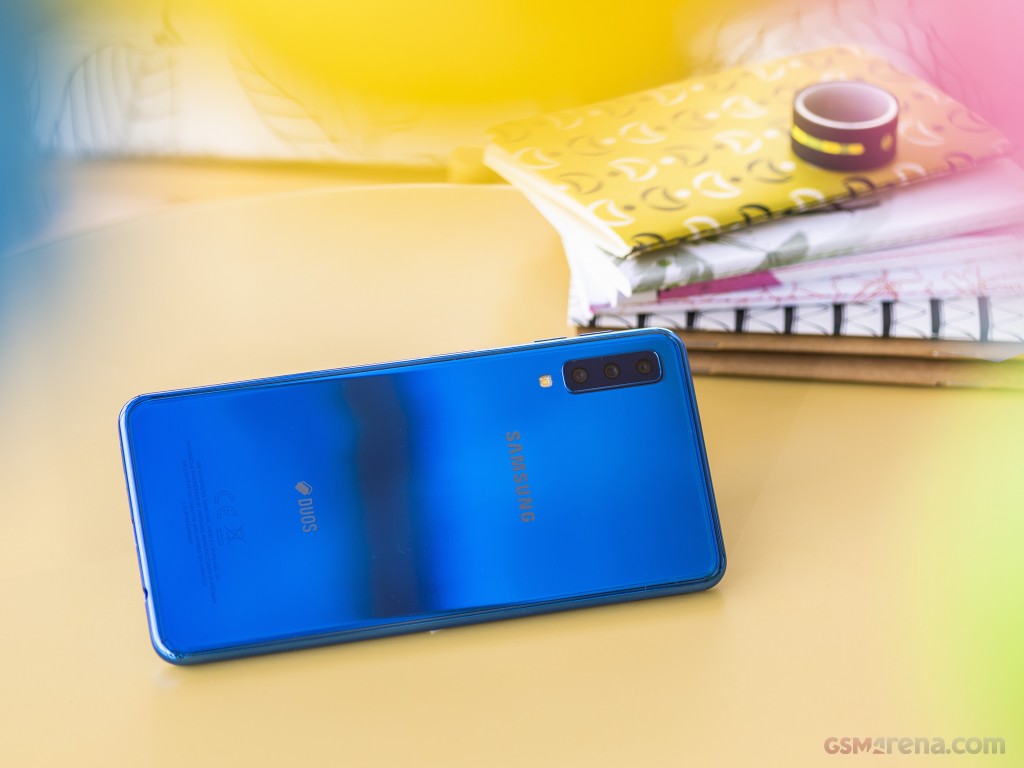 Samsung Galaxy A7 (2018) hands-on photo 3
