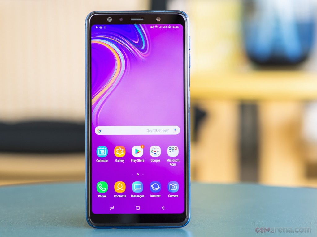 Samsung Galaxy A7 (2018) hands-on photo 4
