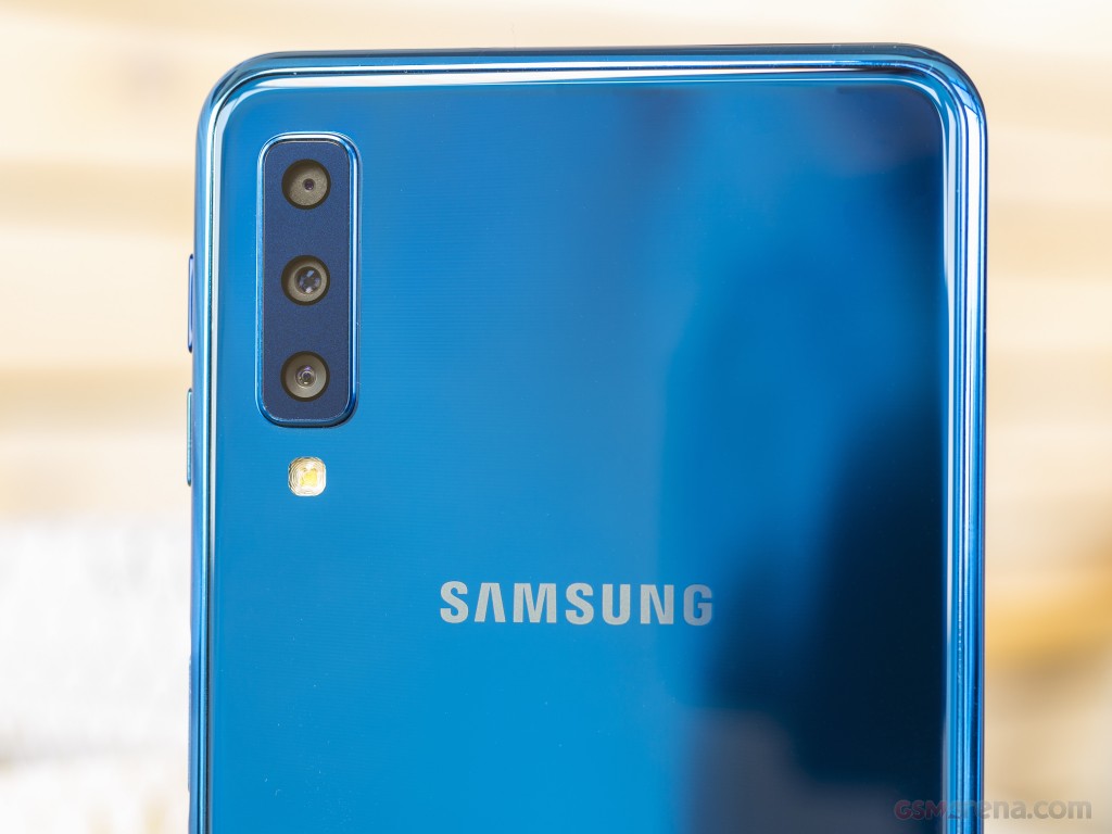 Samsung Galaxy A7 (2018) hands-on photo 5