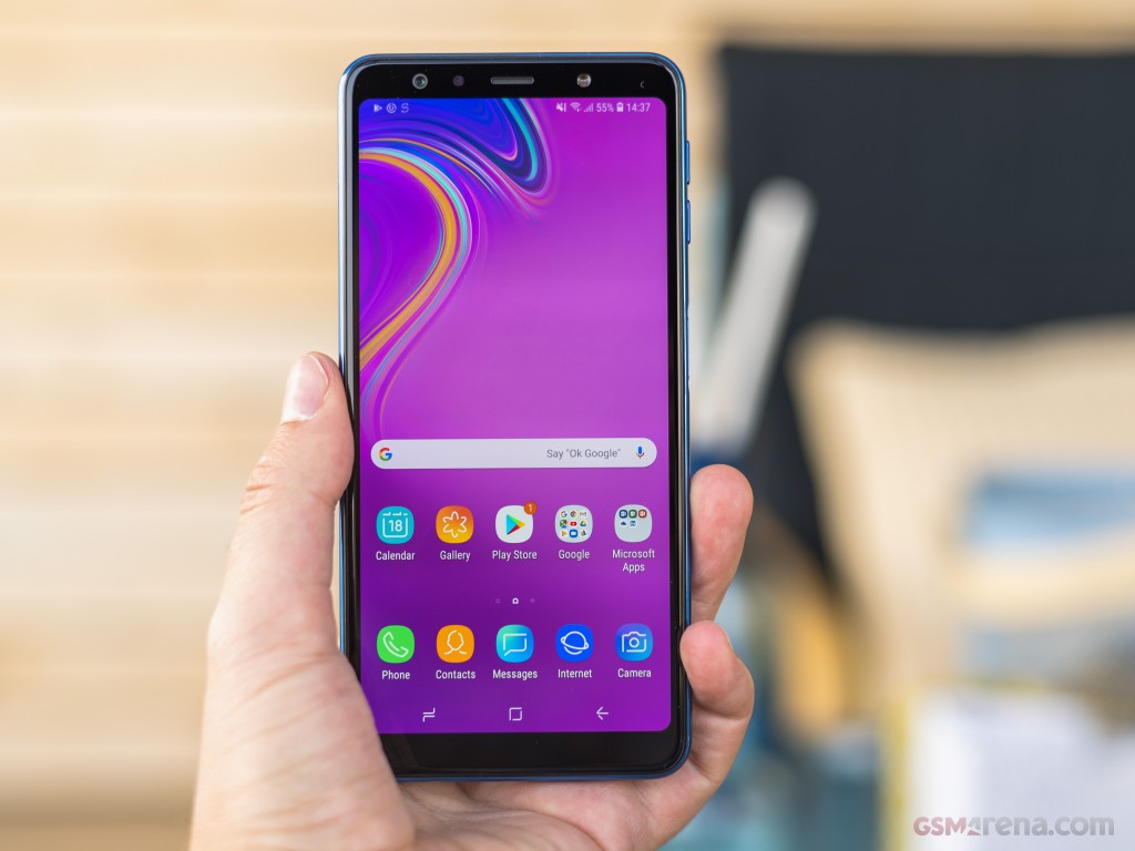 Samsung Galaxy A7 (2018) hands-on photo 6