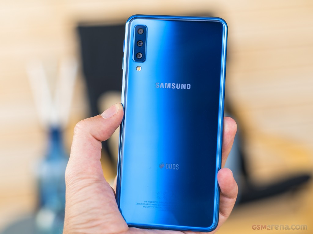Samsung Galaxy A7 (2018) hands-on photo 7
