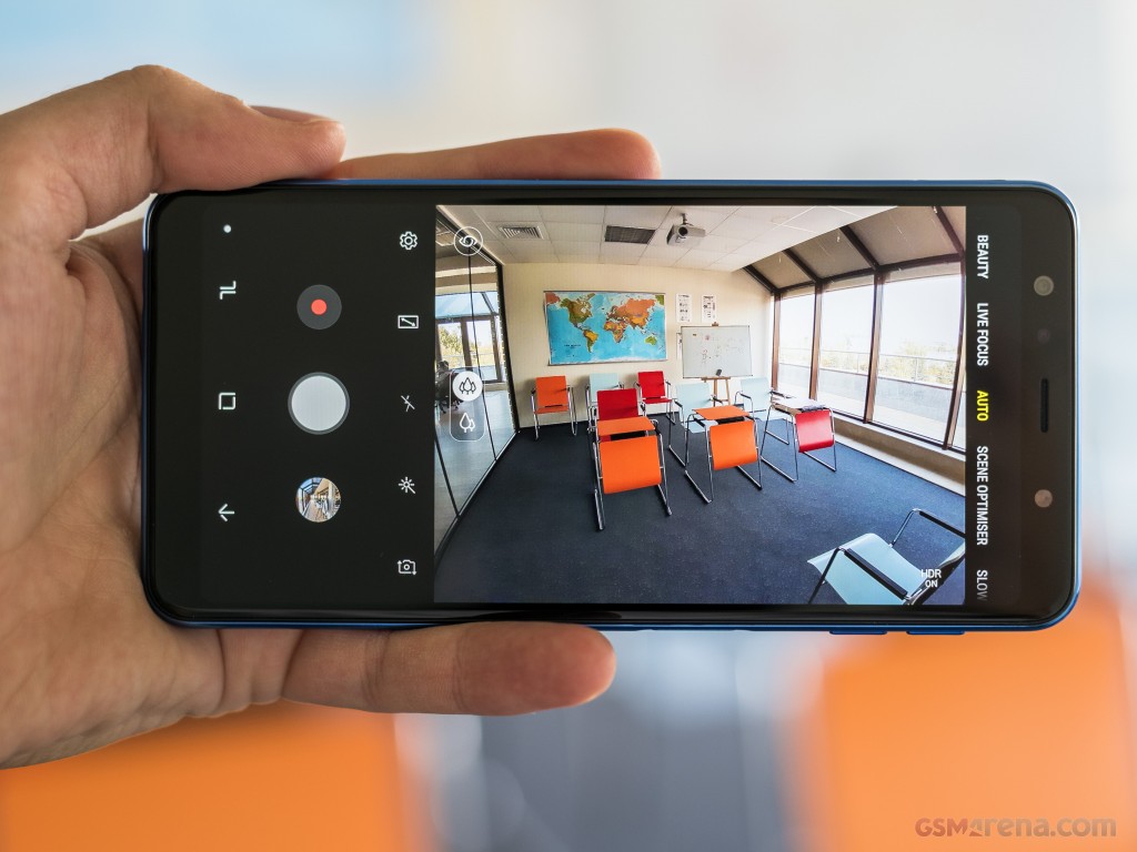 Samsung Galaxy A7 (2018) hands-on photo 8