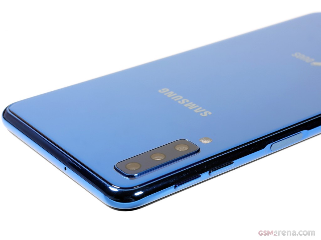 Samsung Galaxy A7 (2018) hands-on photo 11