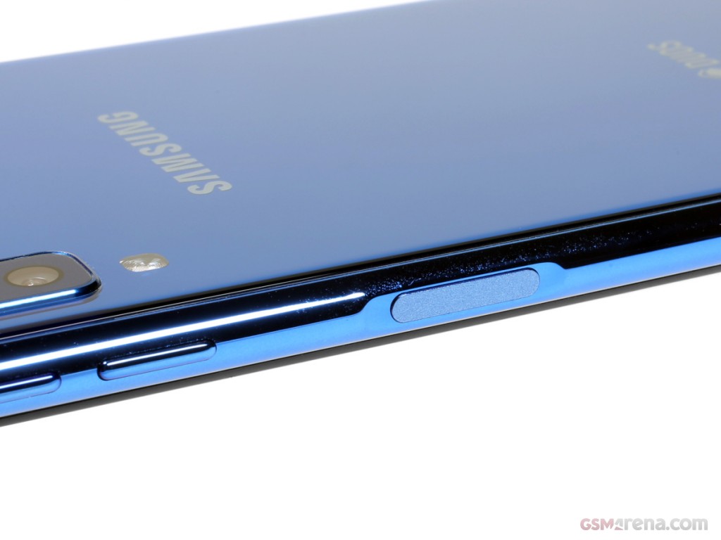 Samsung Galaxy A7 (2018) hands-on photo 12