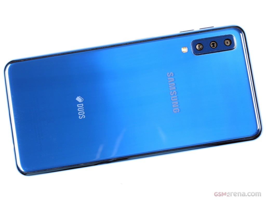 Samsung Galaxy A7 (2018) hands-on photo 15