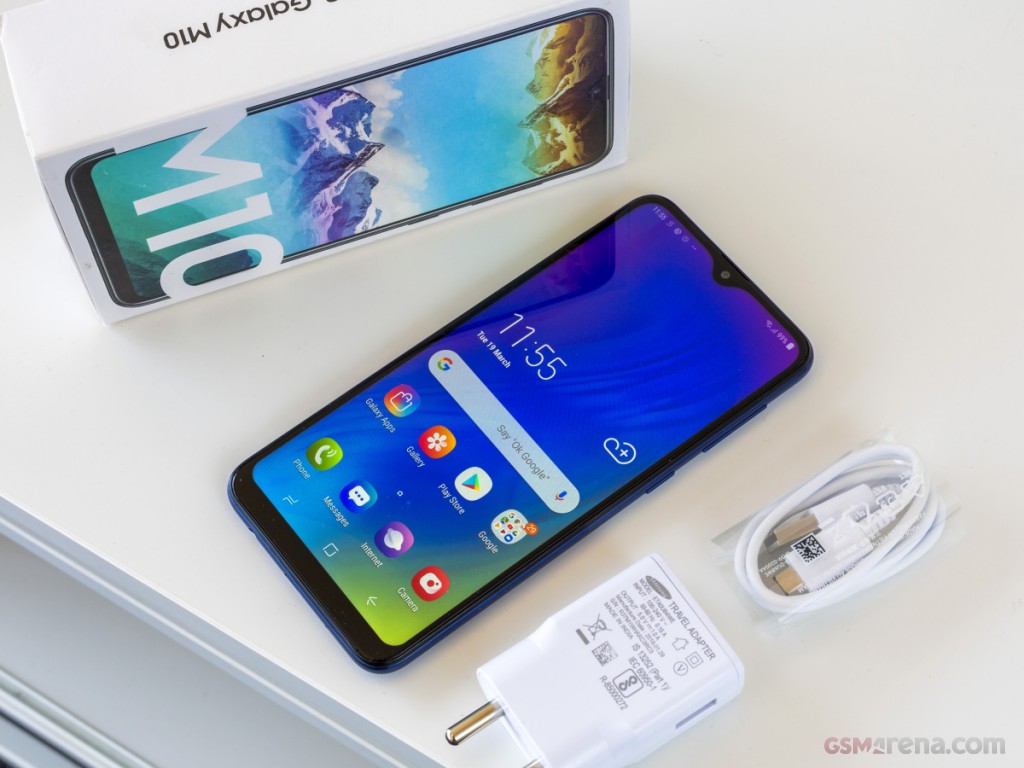 Samsung Galaxy M10 hands-on photo 1