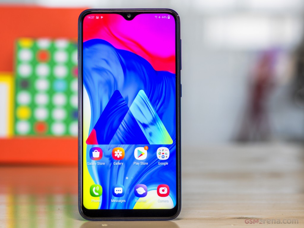 Samsung Galaxy M10 hands-on photo 2
