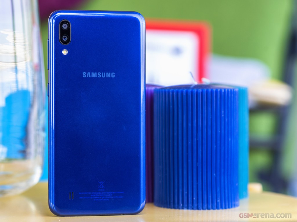 Samsung Galaxy M10 hands-on photo 4