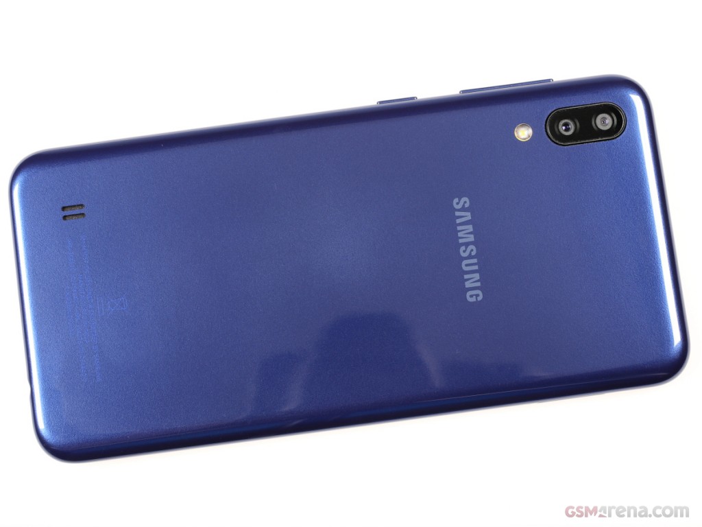 Samsung Galaxy M10 hands-on photo 7