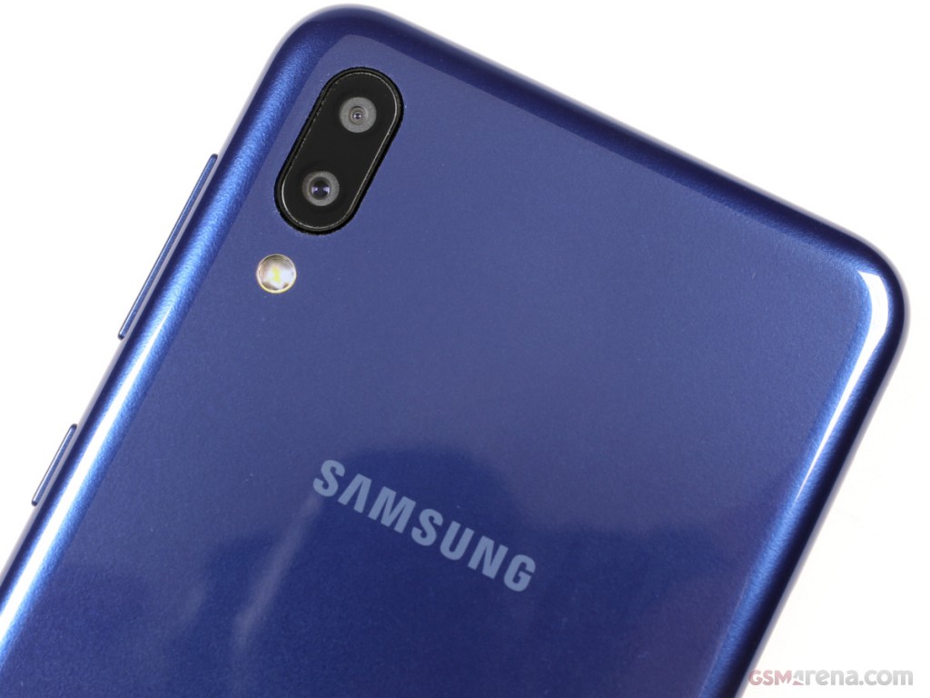 Samsung Galaxy M10 hands-on photo 8
