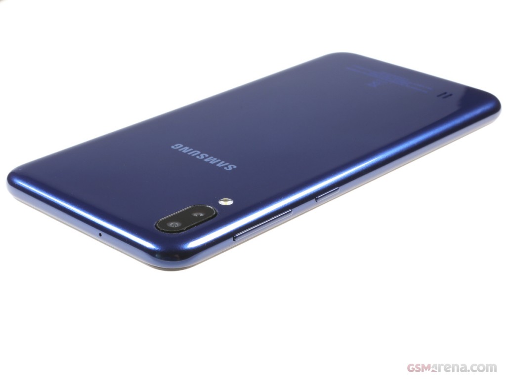 Samsung Galaxy M10 hands-on photo 9