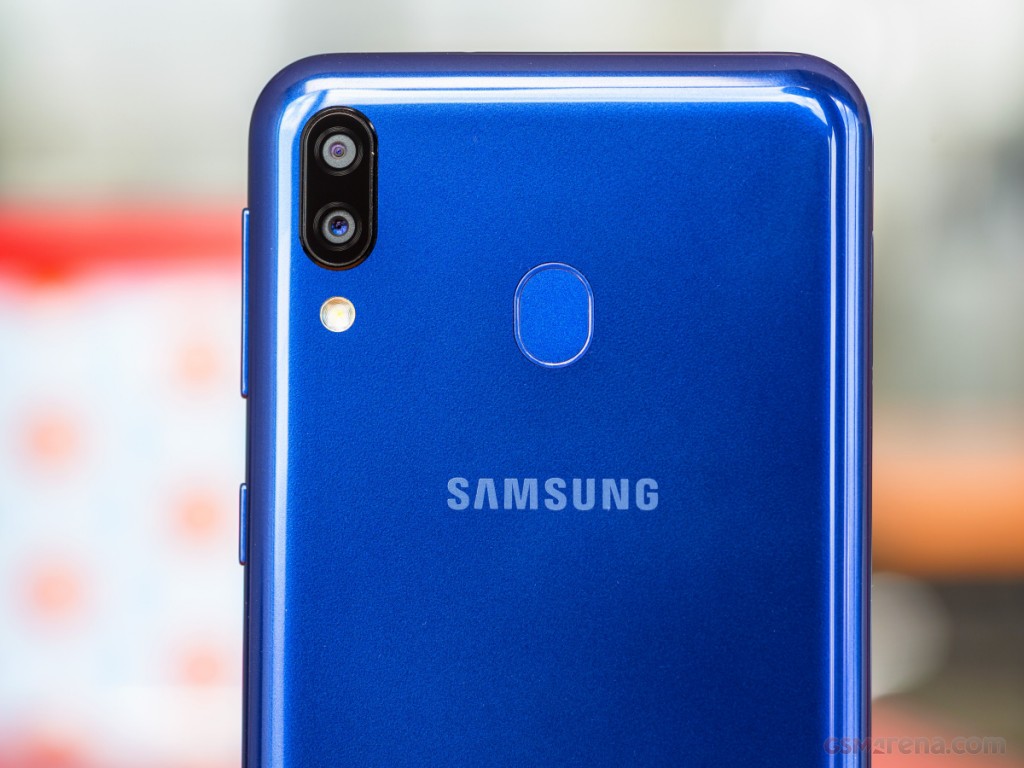 Samsung Galaxy M20 hands-on photo 5