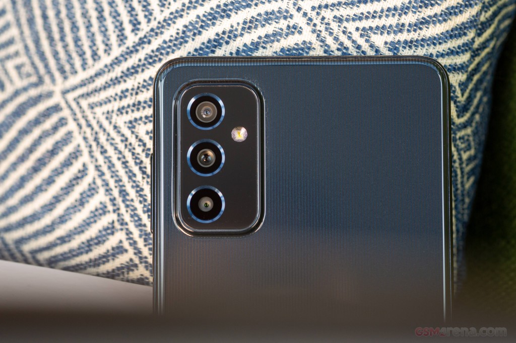 Samsung Galaxy M52 5G hands-on photo 4