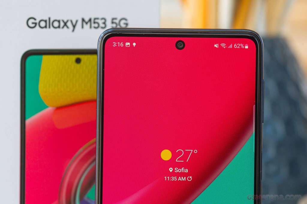 Samsung Galaxy M53 hands-on photo 4