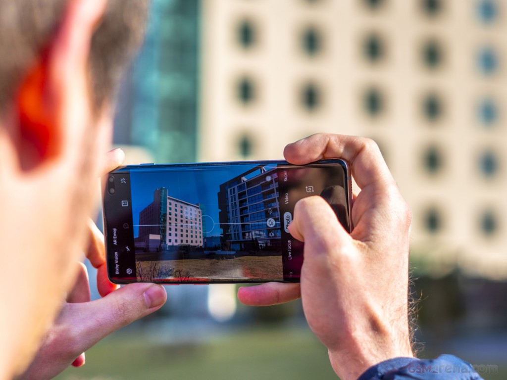 Samsung Galaxy S10+ hands-on photo 16
