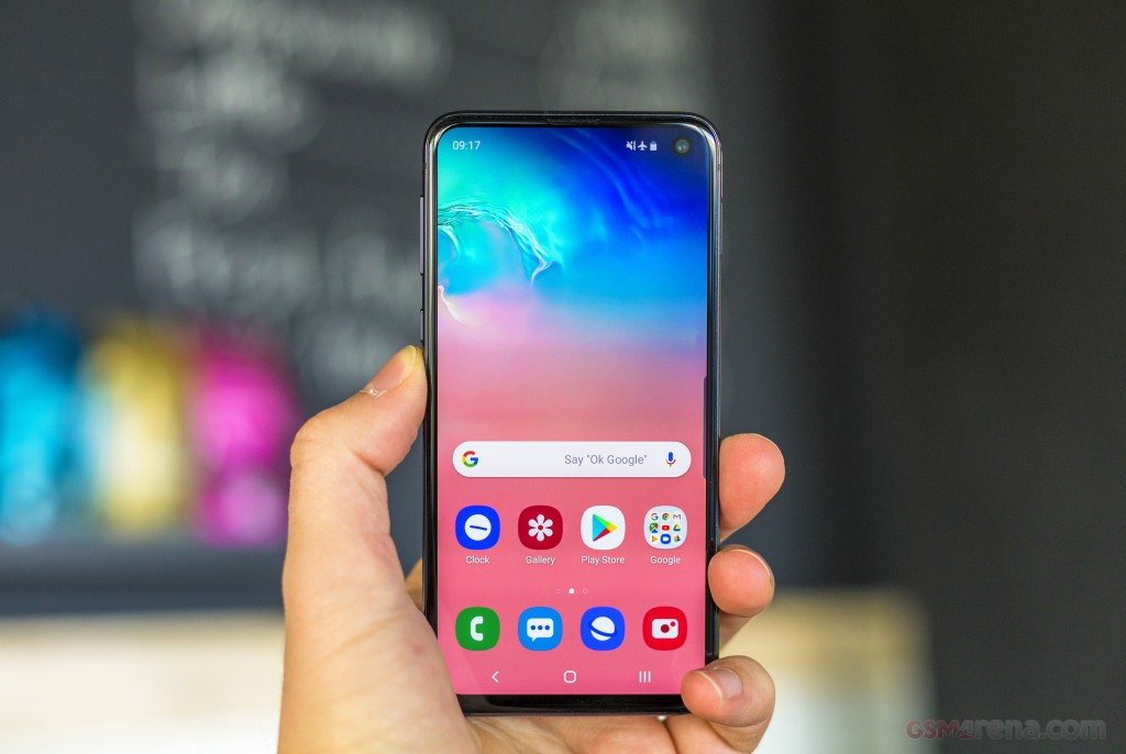 Samsung Galaxy S10e hands-on photo 1